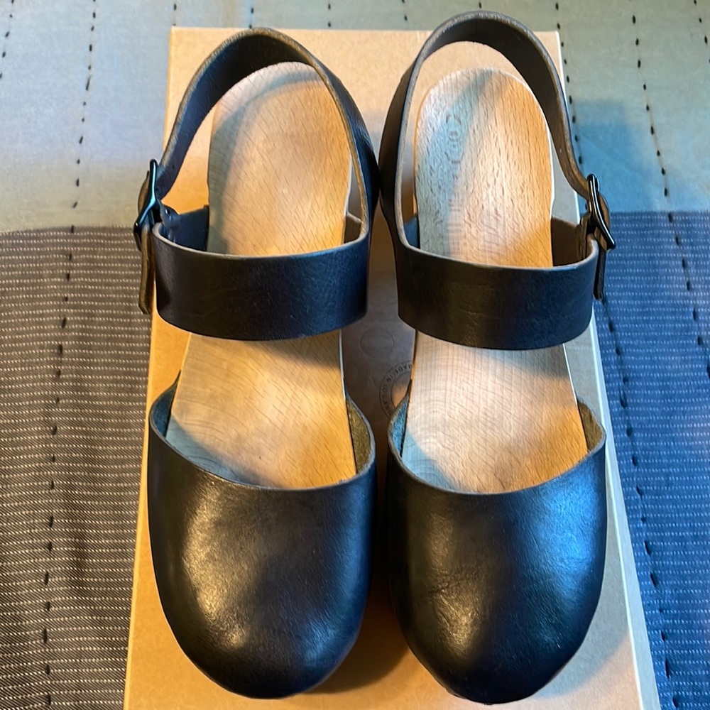 Zuzii Closed Toe Clogs — Handmade in Los Angeles